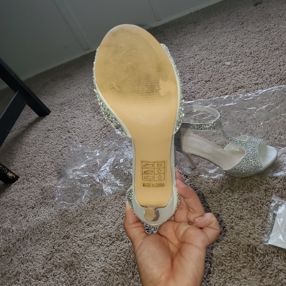 Heels - Picture 4 of 4